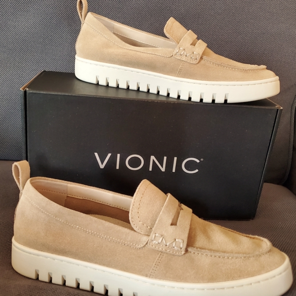New in box, bever never worn. Vionic "Uptown" slide, sand color.  Size 8.5 med.